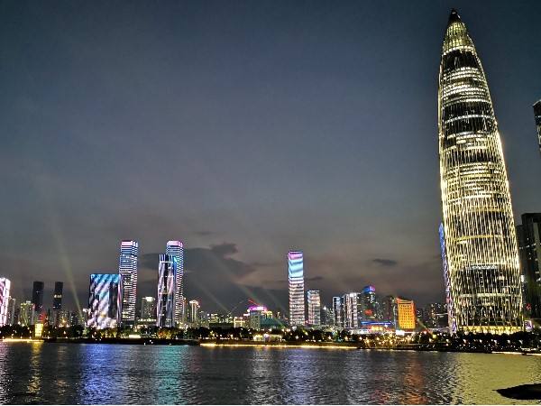 思迪恩，深圳灣人才公園燈光秀與景觀亮化工程成為網紅景點